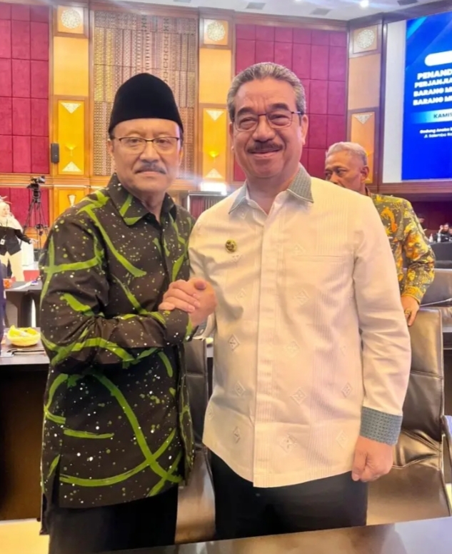 Foto : Gubernur Maluku, Hendrik Lewerissa, SH, LL, M. bersama Menteri Sosial Saifullah Yusuf