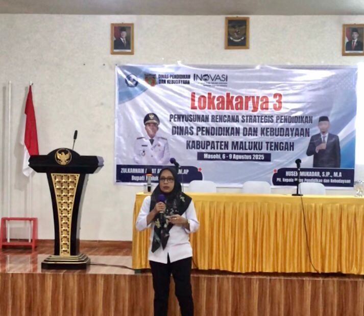 Analis Bidang Perencanaan Dinas Pendidikan dan Kebudayaan Kabupaten Maluku Tengah, Dewi Tuasikal, SE., M.Pd