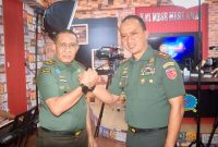 Pangdam XV/Pattimura Mayjen TNI Putranto Gatot Sri Handoyo, S.Sos., M.M (Kanan), dan Danrem 151/Binaiya Brigjen TNI Antoninho Rangel Da Silva, S.IP., M.Han (Kiri).