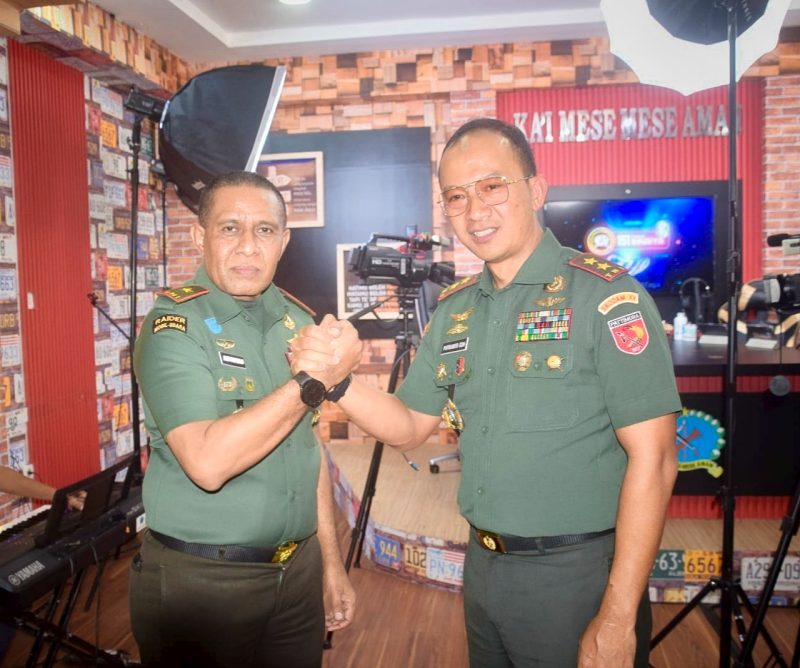 Pangdam XV/Pattimura Mayjen TNI Putranto Gatot Sri Handoyo, S.Sos., M.M (Kanan), dan Danrem 151/Binaiya Brigjen TNI Antoninho Rangel Da Silva, S.IP., M.Han (Kiri).