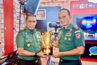 Pangdam XV/Pattimura Mayjen TNI Putranto Gatot Sri Handoyo, S.Sos., M.M (Kanan), dan Danrem 151/Binaiya Brigjen TNI Antoninho Rangel Da Silva, S.IP., M.Han (Kiri).