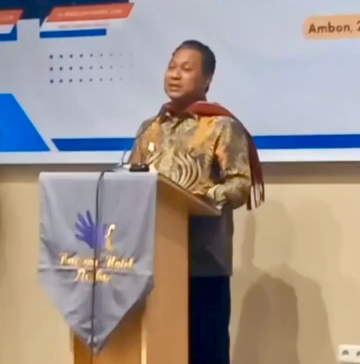 Wakil Gubernur Maluku, Hj. Abdullah Vanath, S.Sos