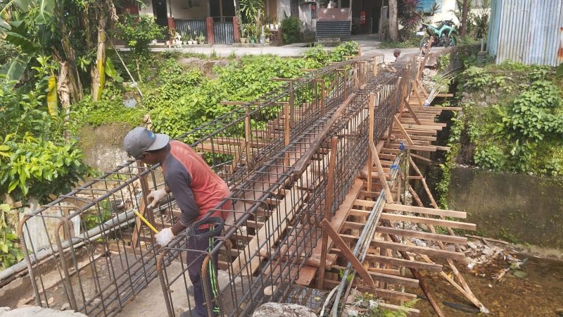 Rehabilitasi Jembatan Lingkungan RT01/RW03 Kelurahan Batu Gajah, (Foto:MM-PatroliNews)