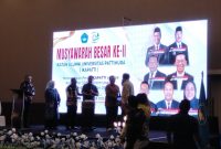Foto : Wakil Gubernur Maluku, H. Abdullah Vanath, S.Sos,secara resmi membuka Mubes II IKAPATTI didampingi Ketua Umum IKAPATTI ; Dr. Muhamat Marasabessy, SP., ST., M.Tech ; Direktur Pengolahan dan Pemasaran Hasil Perkebunan, Andri Sop, Mgr. PC dan Rektor Unpatti ; Prof. Dr. Fredy Leiwakabessy, M.Pd.