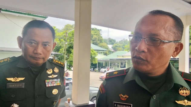 Foto : Wawancara Danrem 151/Binaya, Brigjen TNI Raffles Manurung didampingi Kasrem 151/Binaya, Kolonel Inf Gatot Heru Buana, S.H., M.M., dalam kegiatan Komunikasi Sosial dengan Aparat Pemerintah