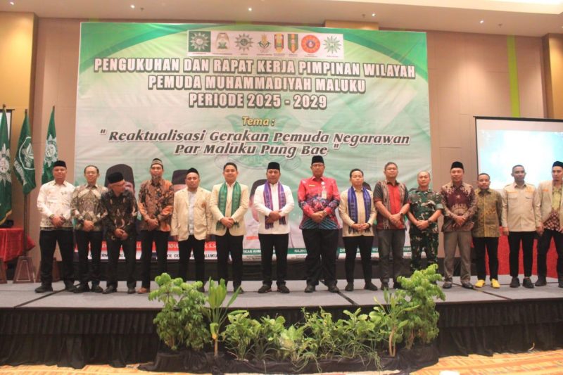 Foto : Wakil Gubernur Maluku Abdullah Vanath Bersama Pengurus Pemuda Muhammadiyah Maluku Periode 2025–2029