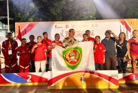 Foto :  Gubernur Maluku Hendrik Lewerissa berpose bersama atlet muda Girsha Imanwila Saimima dan seluruh kontingen Maluku usai peraih medali perak di ajang POPNAS 2025