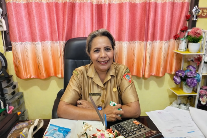 Kepala Sekolah SD Negeri 4 Ambon, Ny. M.J. Wenno, S.Pd.,