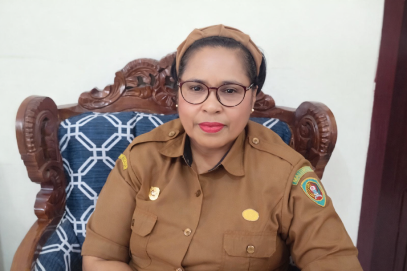 Gerardina Elsoin, S.Pd., M.Si. Kepala Sekolah SMA Xaverius Ambon